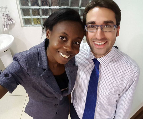 Con Sylvia, optometrista de Nairobi